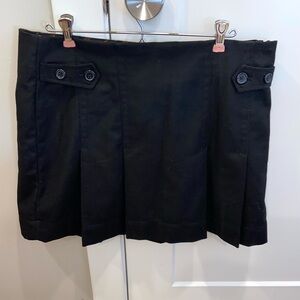 Vintage (2005) GAP Black Mini Skirt with Pleats and Button Detail